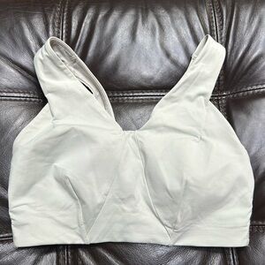 COPY - Lululemon Luxtreme V-Neck Train Bra Med support C/D cup size 6 light sage